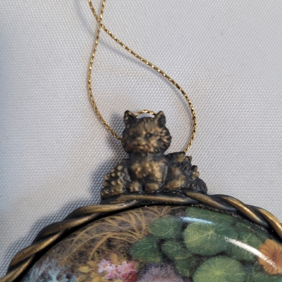 Bradford Exchange Kitten Expeditions Ornament In The Flower Bed 1997 - Picture 2 of 7